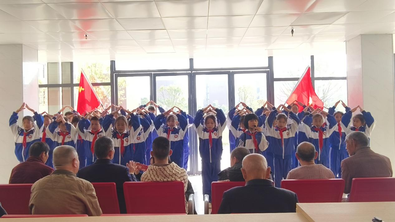 湖南:祁东县玉河小学学子赴敬老院开展孝亲实践活动